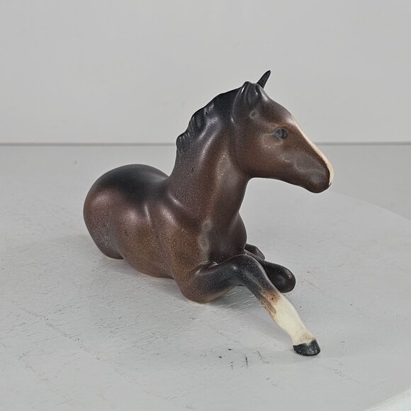 Beswick England Foal Figurine Lying Down Bay Matte *Chipped Ear* - Picture 5 of 9